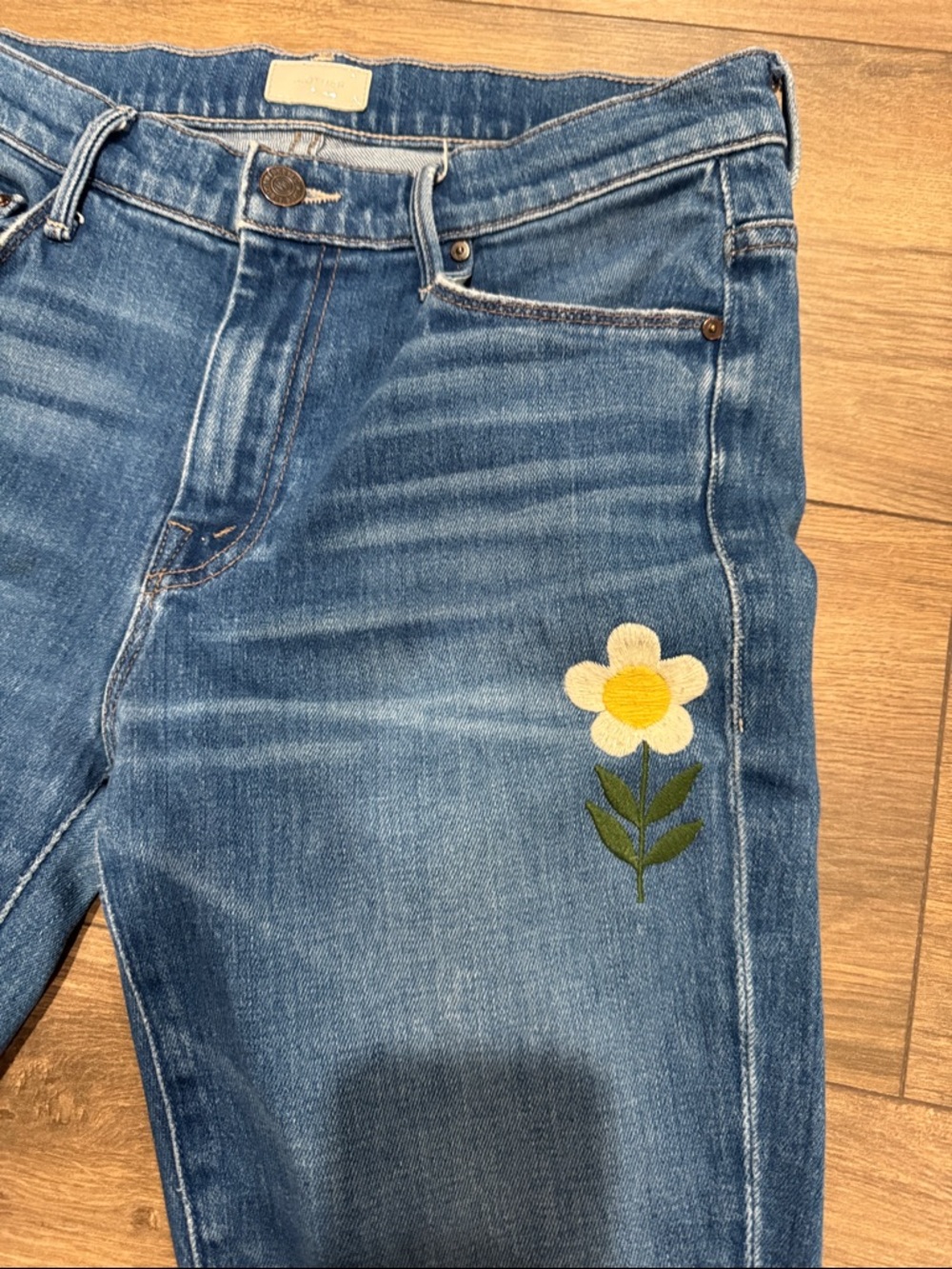 Mother the Weekender Fray crop, size 28 - Picture 3 of 7